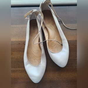 Women's Cream Ballet Flats